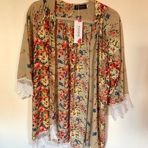NWT! Relipop Floral Kimono with Lace Detail